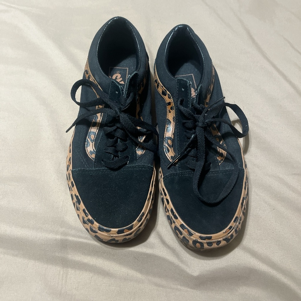 Leopard platform vans